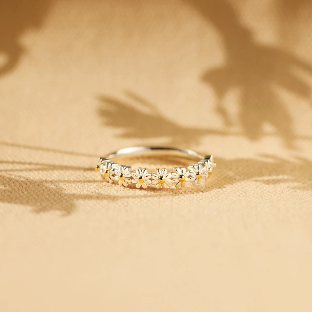 Nieves - Luxurious Flower Ring