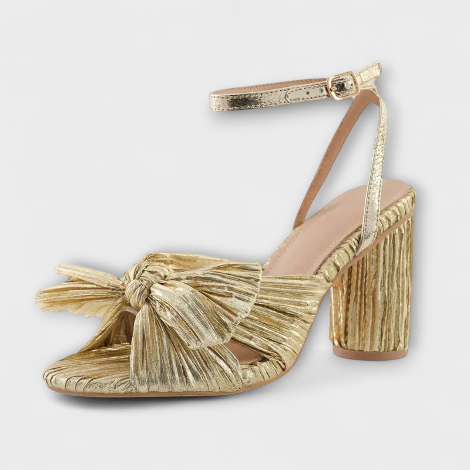 Fees - Sandals with a Big Bow