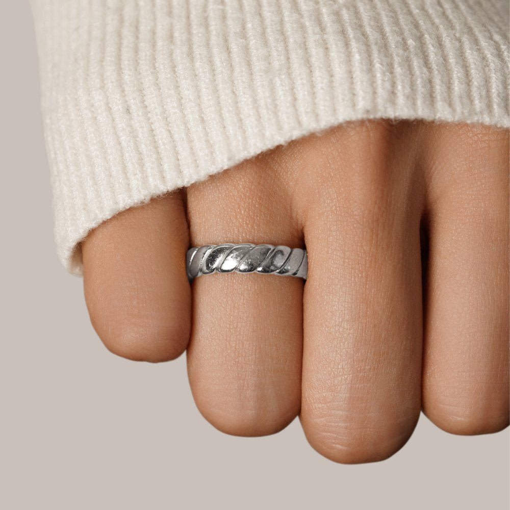 Calira Silver Ring with Twisted Infinity