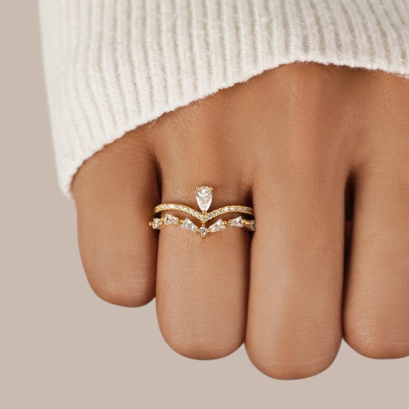 Valeria - Elegant Crystal Ring