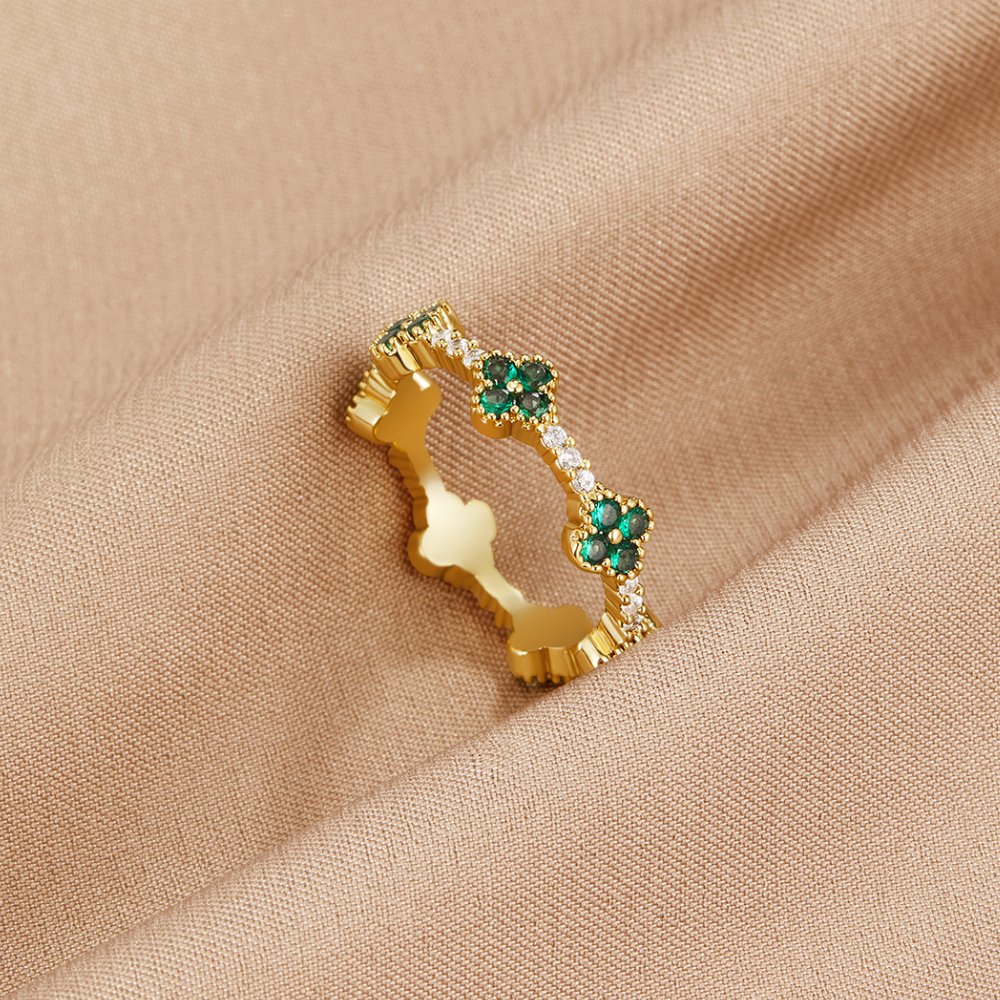 Marisol - Crystal Clover-Shaped Ring