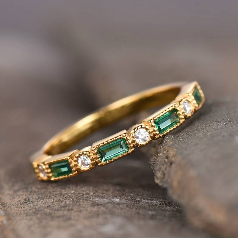 Fabiana - Gold ring with green zirconia insert