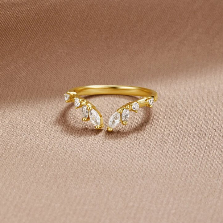 Noelia - Golden Crystal Wine Ring